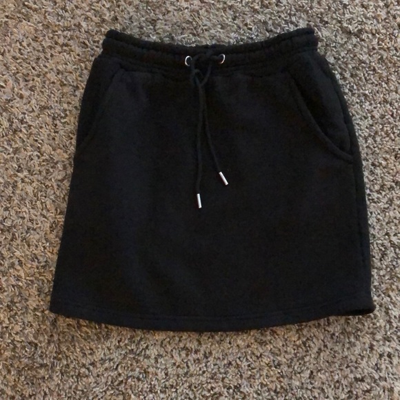 PrettyLittleThing Skirt SZ 1 Black Mini - Picture 1 of 5